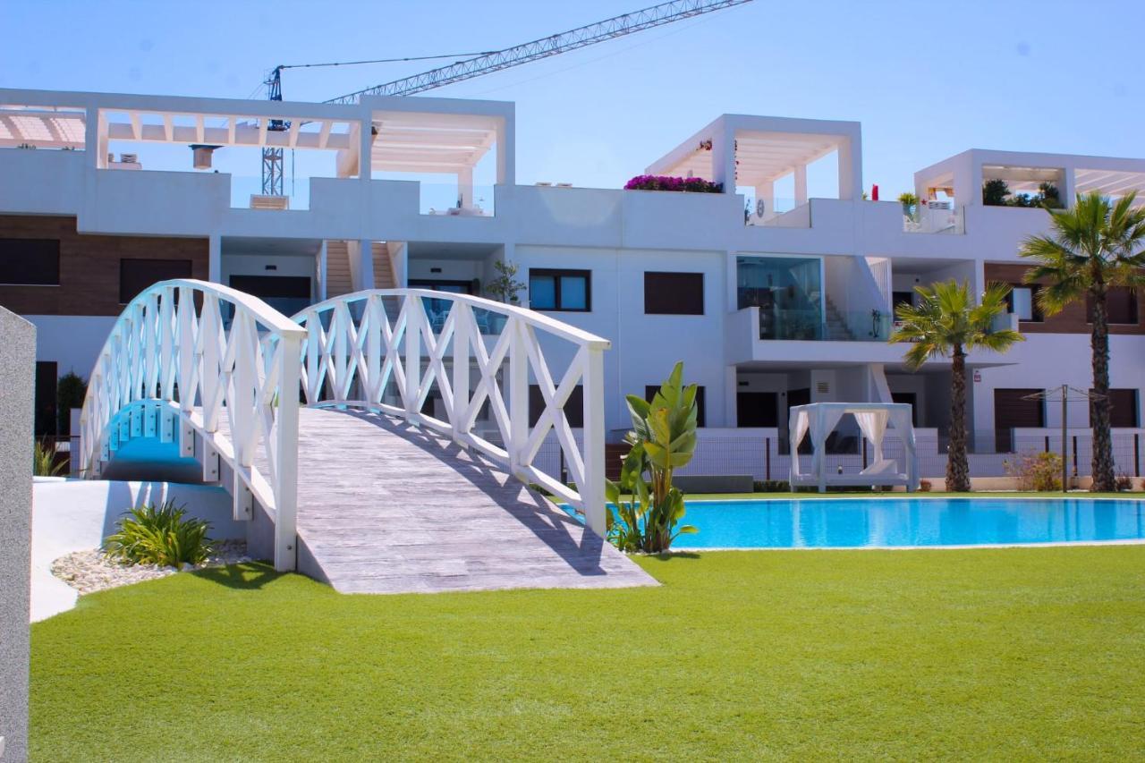 Beautiful Condo In Laguna Beach Resort Overlooking Laguna Rosa In Torrevieja With 2 Bedrooms And 2 Bathrooms Exterior foto